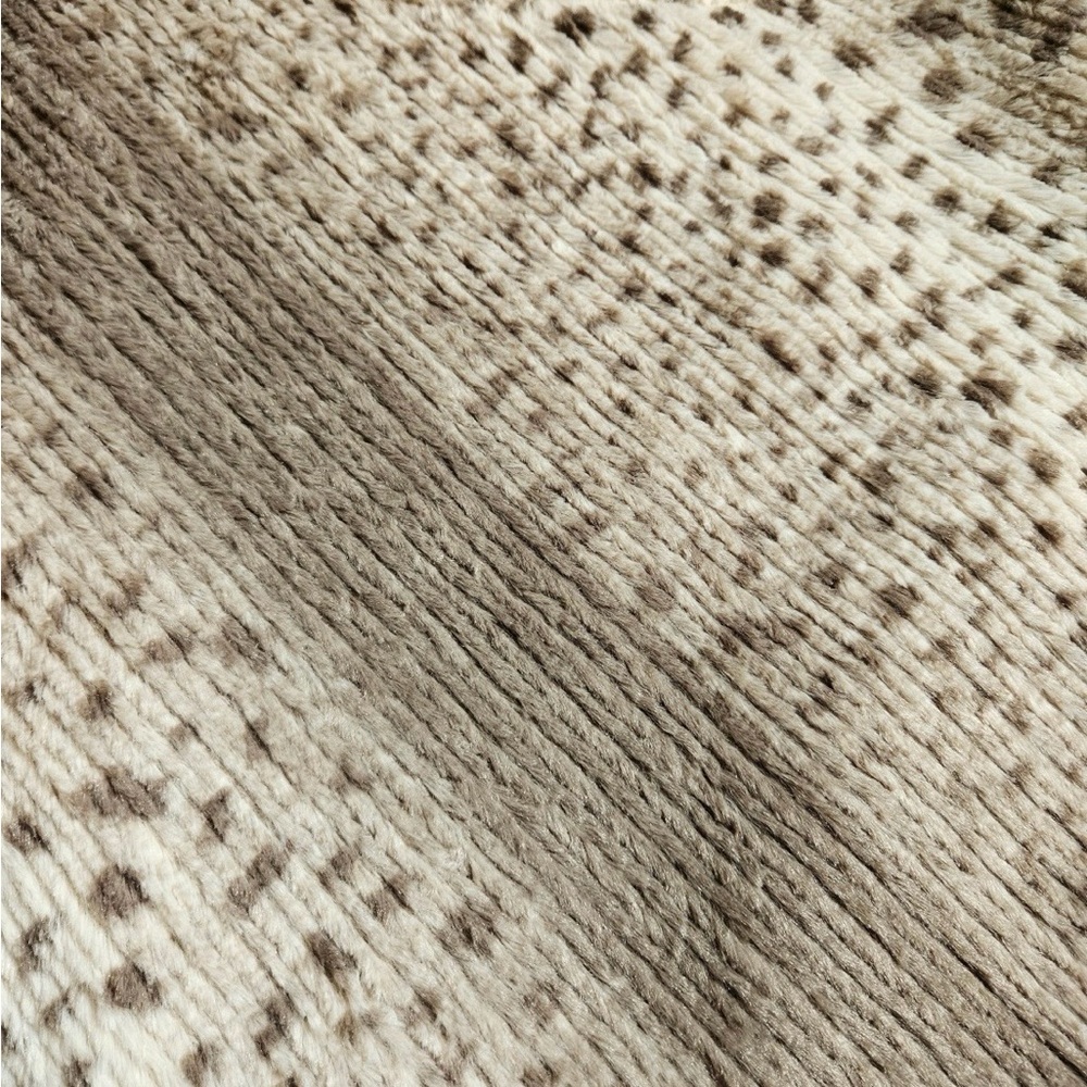 Elegant Brown and Cream Cape - Picture 5 of 5